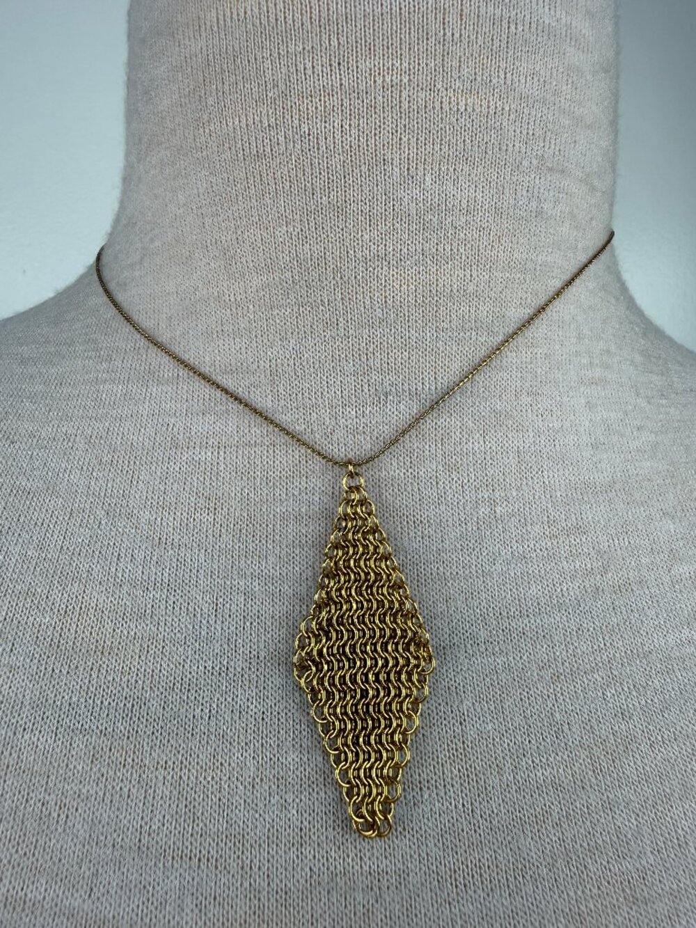 Gold Tone Mesh Chainmaille Diamond-Shaped Pendant Necklace 16-18"
